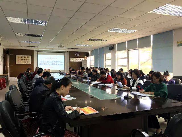 热烈 祝贺 昨日,禺山高中行政楼会议室济济一堂,热烈召开 "学生生涯