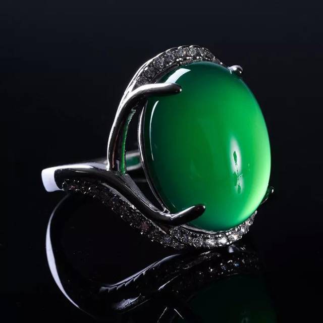 翡翠四大杀手之一！如何有效区别绿玉髓与翡翠_搜狐网