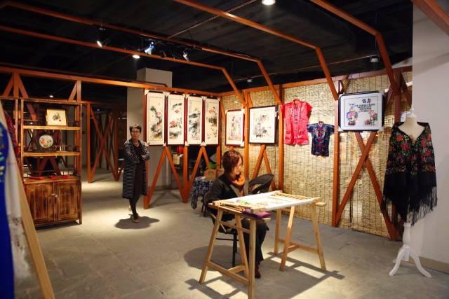 "正佳和集"其中一个最大的部分 佛山市民间艺术研究社