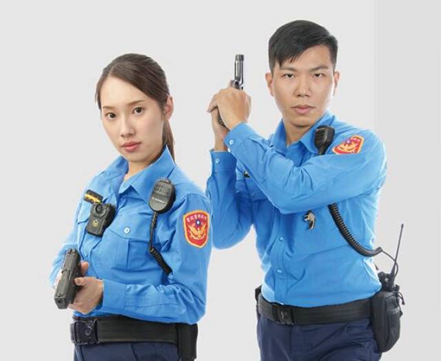 台湾警员制服撞衫大陆公安遭调侃:两岸还没统一,警察先统一了