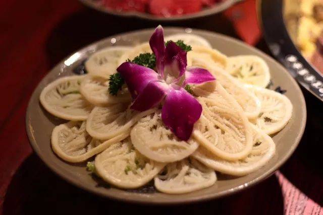 火炸天的"谭鸭血"火锅居然是巴蜀笑星廖健开的,走!烫起.