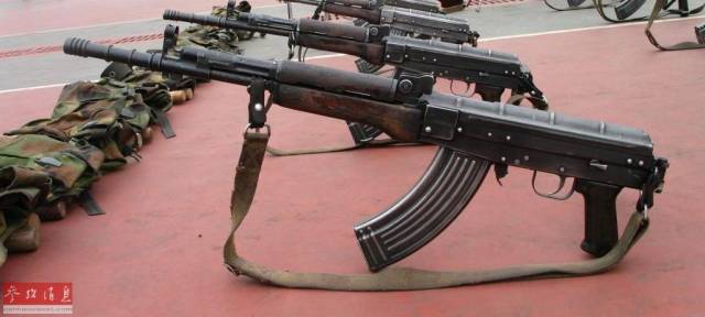 美媒盛赞中国81式步枪性能可靠寿命可达15万发子弹