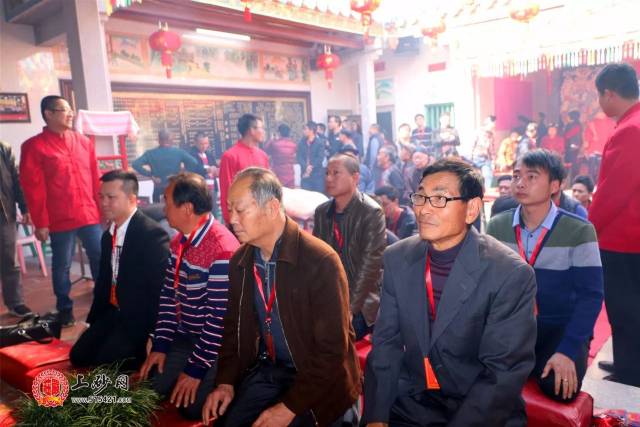 典礼有原广东军区副司令员裔孙根南少将,粤东庄严宗亲总会振鸿会长,楼