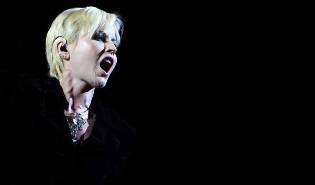 的乐队之一的小红莓乐队主唱dolores oriordan桃乐丝,在伦敦突然去世