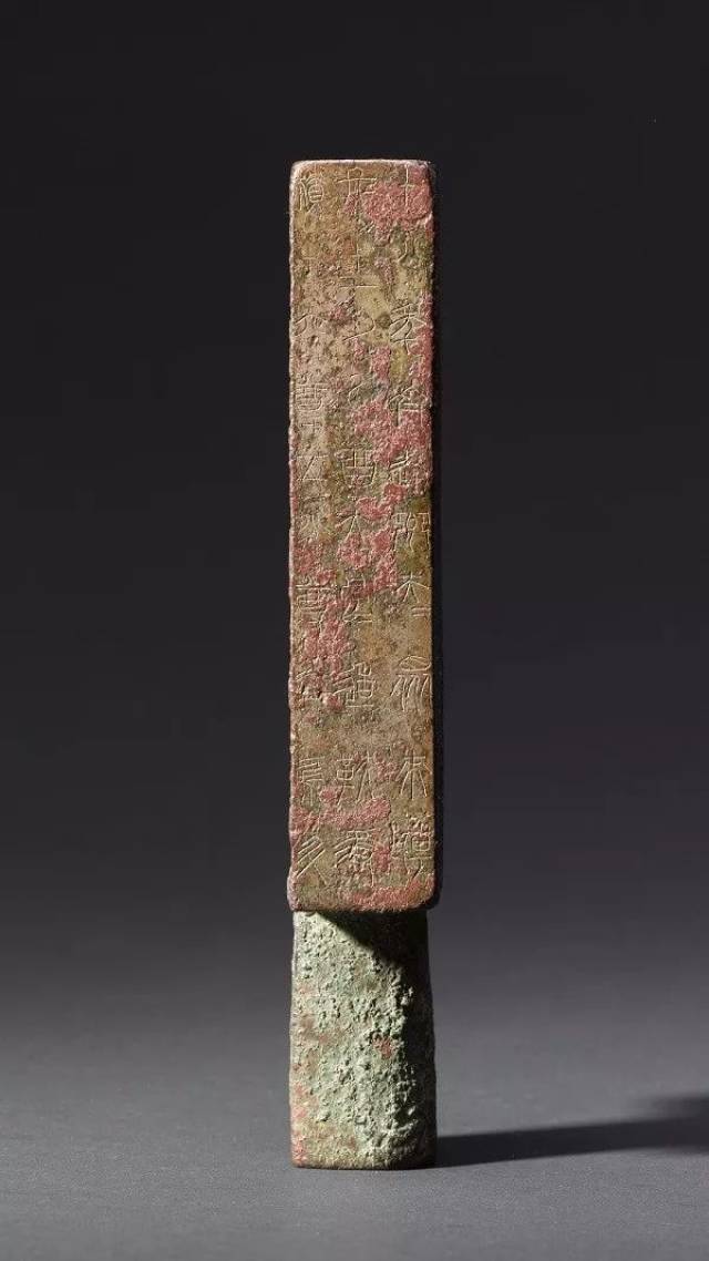 商鞅方升侧面铭文:十八年,齐遣卿大夫众来聘,冬十二月乙酉,大良造鞅