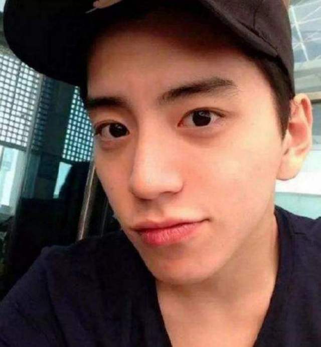 嘴大男星盘点:金宇彬帅 王大陆吃小孩 陈伟霆吓