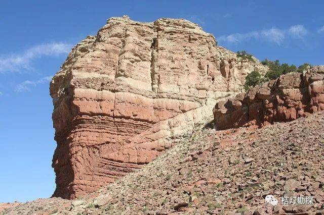 心土层:由承受表土淋溶下来的物质形成的, 通常是指表土层以下至50