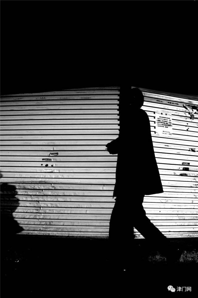 【视觉影像】何辉摄影作品赏析 ·《迈步》