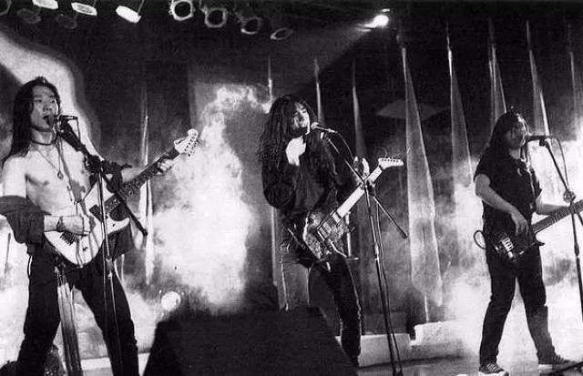 90年代的中国摇滚青葱岁月!你可能没见过的生涩愣头青照片!