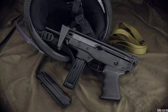 年代svd狙击步枪发明人德拉古诺夫根据部队需求研制的pp71微型冲锋枪