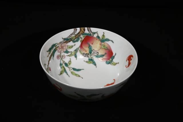 精品推荐---雍正年制粉彩福寿纹圈足碗