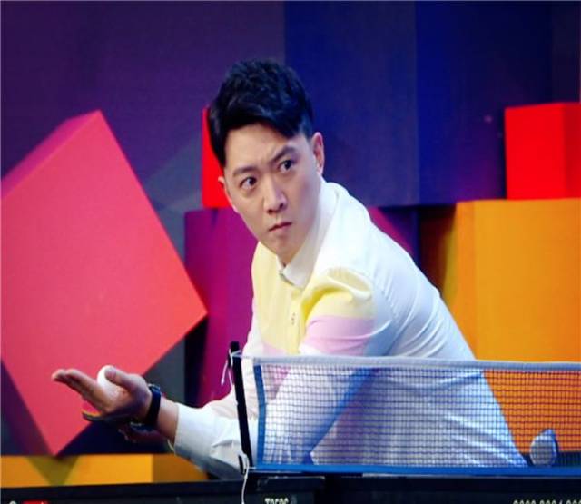 李鑫被她追着打?5岁乒乓娃挑战邓亚萍!