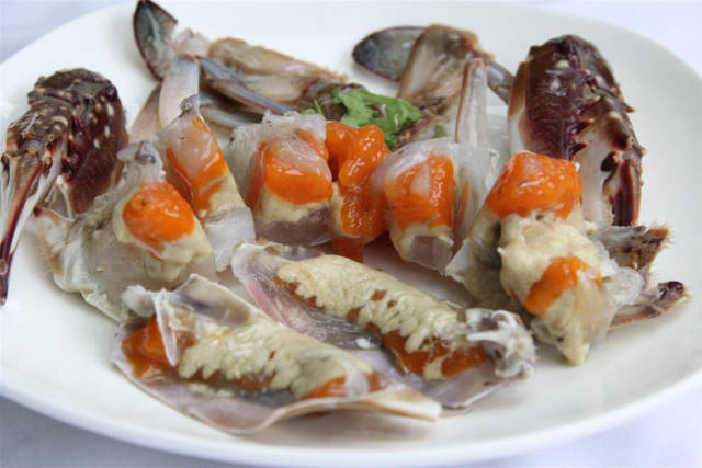 "螃蟹上席百味淡",对于爱吃海鲜的舟山人来说,少了谁绝对是不能少红膏