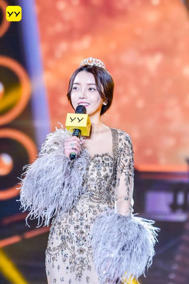 崔阿扎天佑yy嘉年华主舞台嘉年华现场我理解品牌的初衷,yy实在是憋得