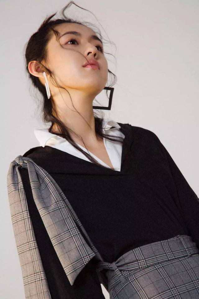 模特线路#刘佳艺# | 复古前卫,优雅英伦.