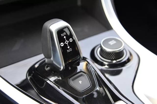 为了给大家讲的更清楚,我们买了两台领克01给大家拆开看!