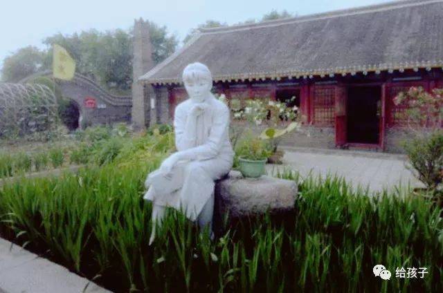 萧红:呼兰河这小城里住着我的祖父