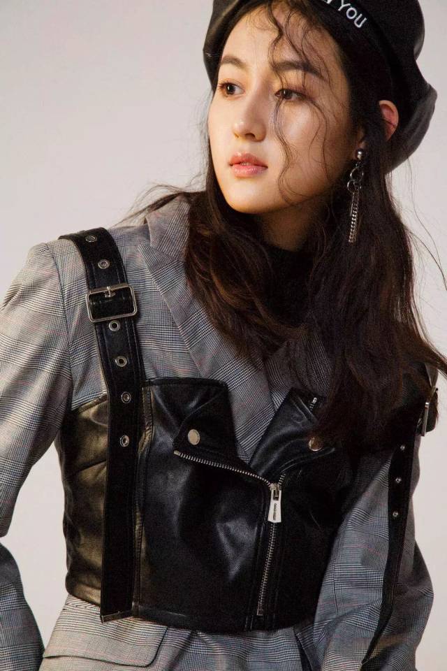 模特线路#刘佳艺# | 复古前卫,优雅英伦.