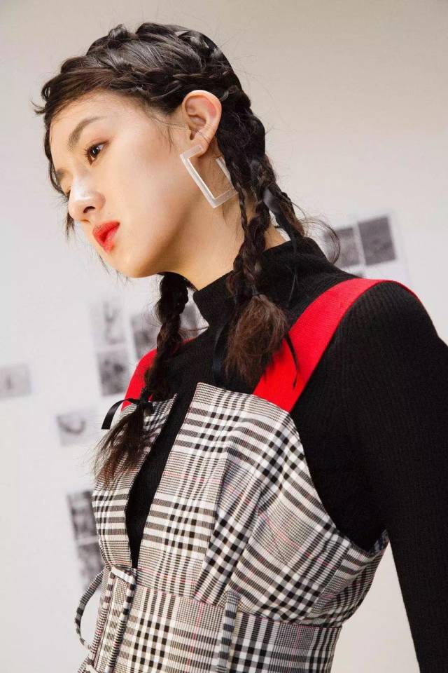 模特线路#刘佳艺# | 复古前卫,优雅英伦.