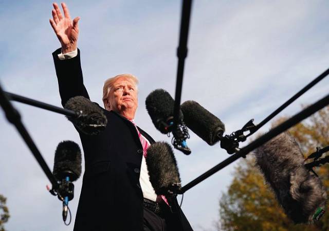 特朗普白宫风云:另类总统周年成绩单