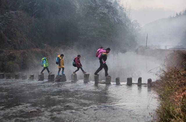 跋山涉水去上学 搜狐网
