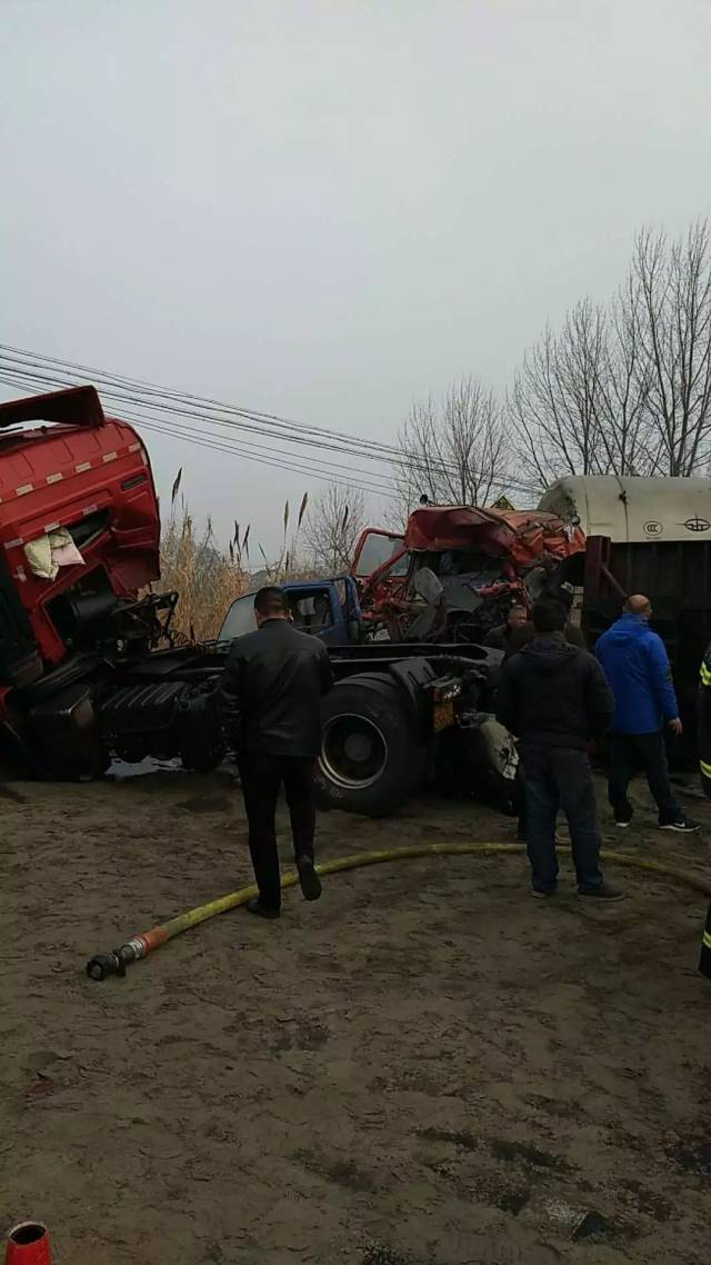 泰州发生四车连撞交通事故,一死三伤!疑因为了避让电动车.