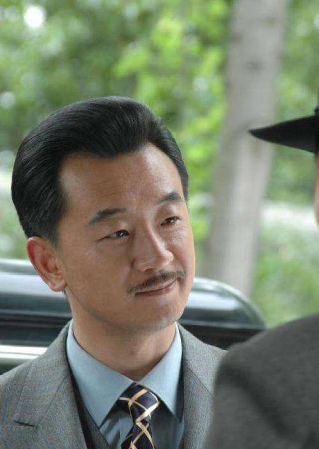 黄海波的演技让很多人称赞,他对《新上海滩》里丁力的塑造,可以说演技