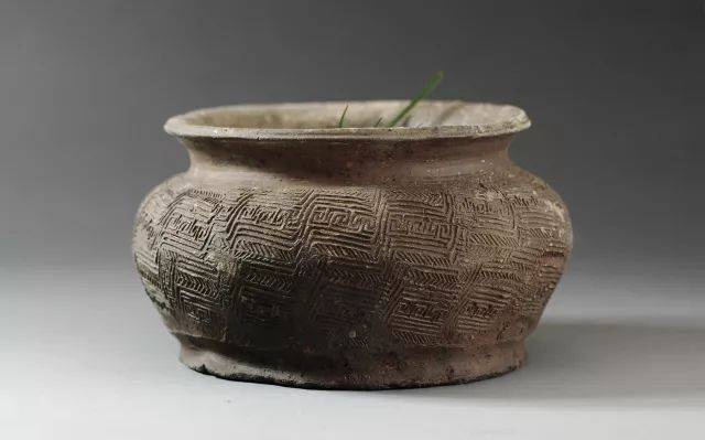 印纹硬陶烧成温度比正常陶器较高,远超普通陶器烧制1000摄氏度以下