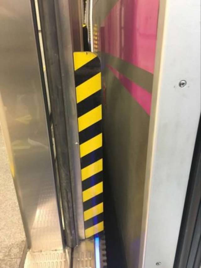 东京地铁屏蔽门图片
