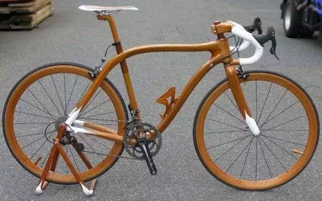 90后小伙用黄花梨做了一辆自行车,据说十几年都不会坏?