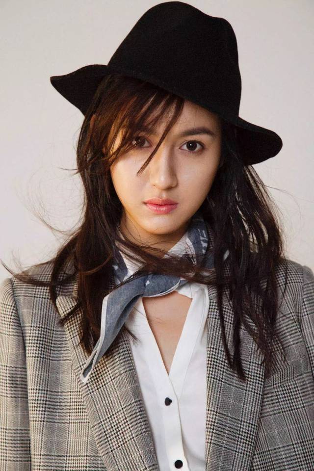 模特线路#刘佳艺# | 复古前卫,优雅英伦.