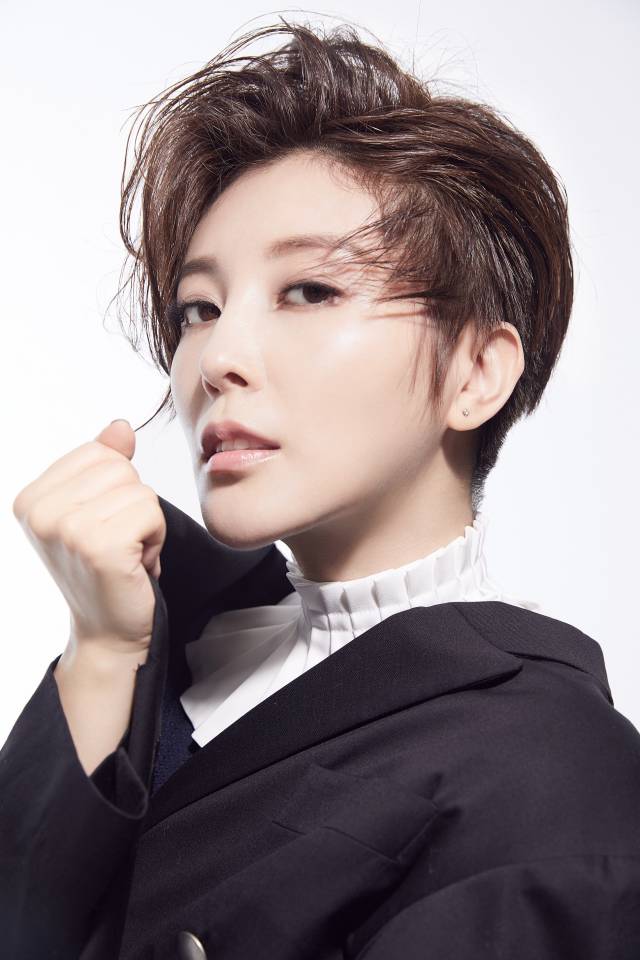 刘雨鑫《艳骨》惊艳亮相 超高颜值被誉"最美皇后"