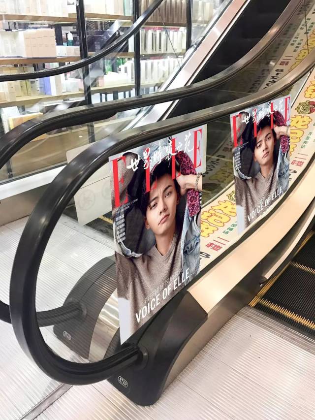 (扶梯玻璃广告位)