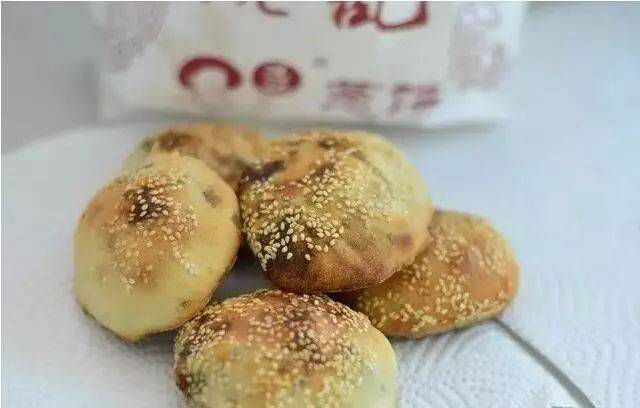 永泰葱饼既无英俊的外貌,也没有优良的出生地,更没有冠冕堂皇的资格