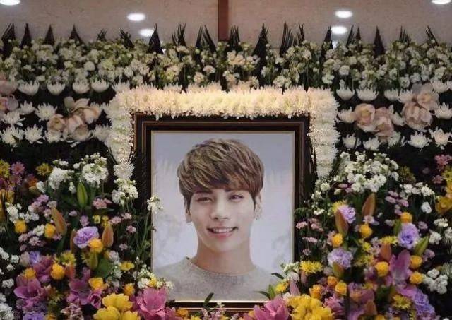 今日(23日)金钟铉的新作专辑《poet artist》于韩国