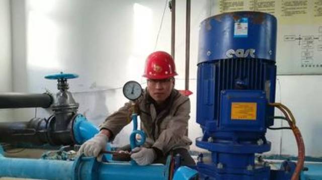 齐给水车间水道工区工长——钟文斌