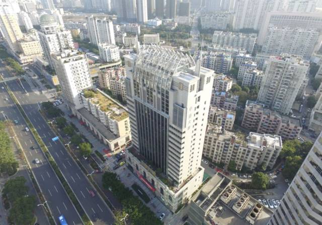 新华保险温州中心支公司是华盟商务广场内的龙头企业之一,该公司办公