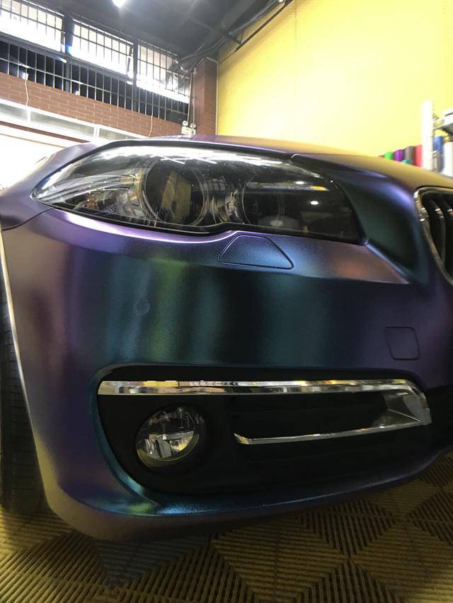 宝马5系汽车改色贴膜钻石紫魅蓝效果图_手机搜狐网