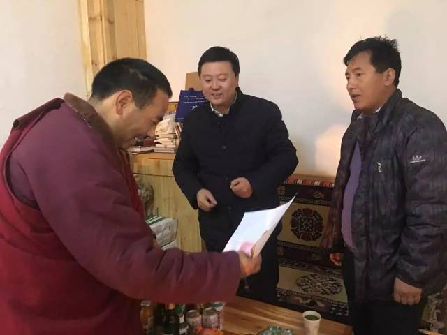 赵江波一行到尼傲乡开展节前慰问