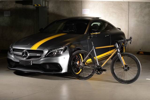很黄很暴力 奔驰c63 s coupe定制版钛合金公路车