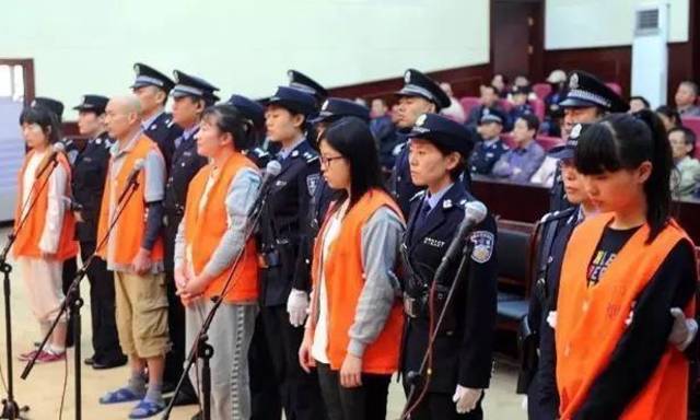 6名全能神教徒在一快餐店向食客索要电话号码,女子吴硕艳拒绝后便被无