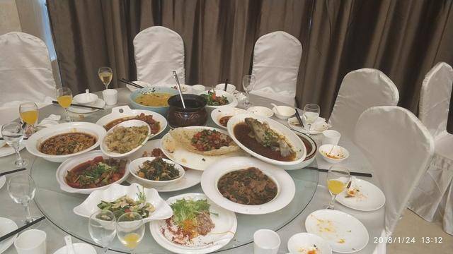 看看吧,办一百桌宴席,浪费的比吃的还多,惊心!