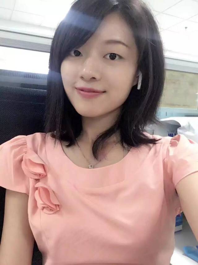 小黑板又来了,美女有话要说 自我介绍 本人双重性格,有时像小仙女般