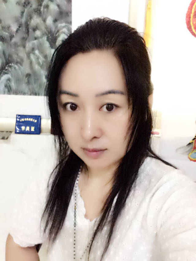 高红梅的山水仿若人间仙境般清静