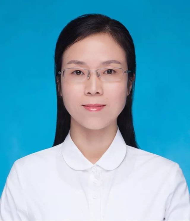 曾任教于永康一中12年,任备课组长7年,被评为"一中最受学生欢迎的老师