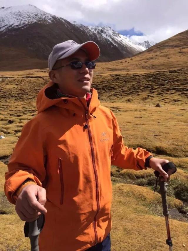 人物|双目失明20年,他是亚洲首位登顶7000米雪山的盲人