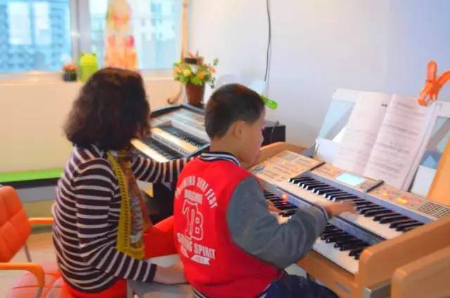 双排键学了10年,双排键多久能学出来,学双排键为啥很少人学_大山谷图库