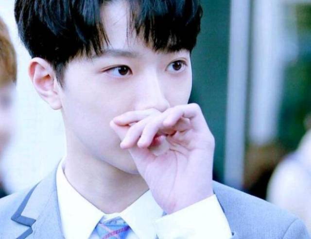 赖冠霖抽烟私下人品怎样赖冠霖抽烟照真相揭露是被人诬陷