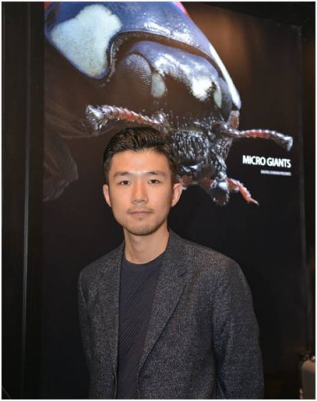 《微观巨兽》导演周逸夫的开挂人生 生于1990年的周逸夫先后就读清华