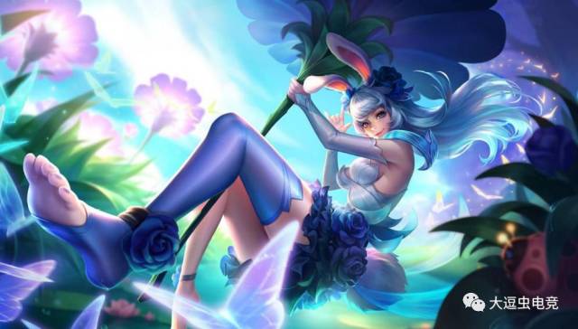 公孙离经典皮肤利用枫叶红,给人一种秋天落叶唯美的